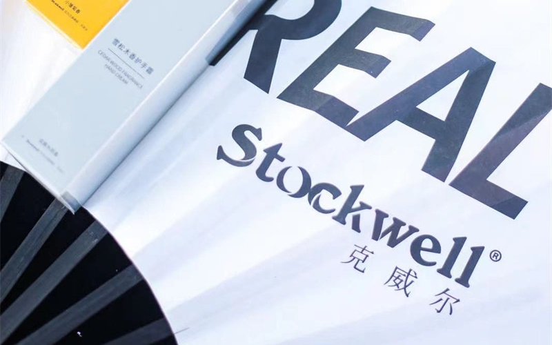 克威爾攜手時尚雜志，揭秘明星發(fā)型背后的秘密武器——發(fā)蠟與發(fā)泥！